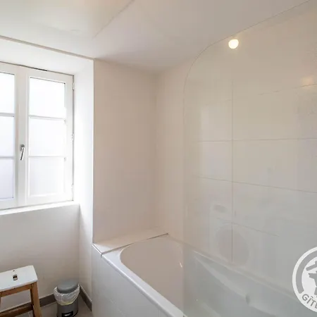 Historique Au Bord De L'eau, Angers, 2 Ch., Confort, Proche Commodites Et Loisirs - Fr-1-622-15 *